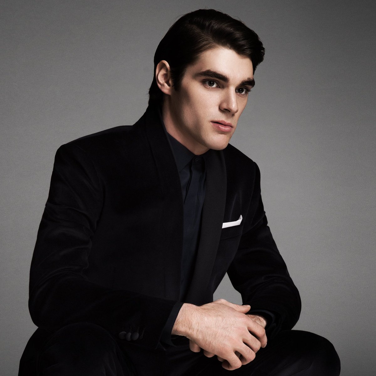 imr0343's tweet photo. 🚨 Actor RJ Mitte, Walter White Jr. from Breaking Bad, dies at 34.,, https://t.co/qclFQo2TXk