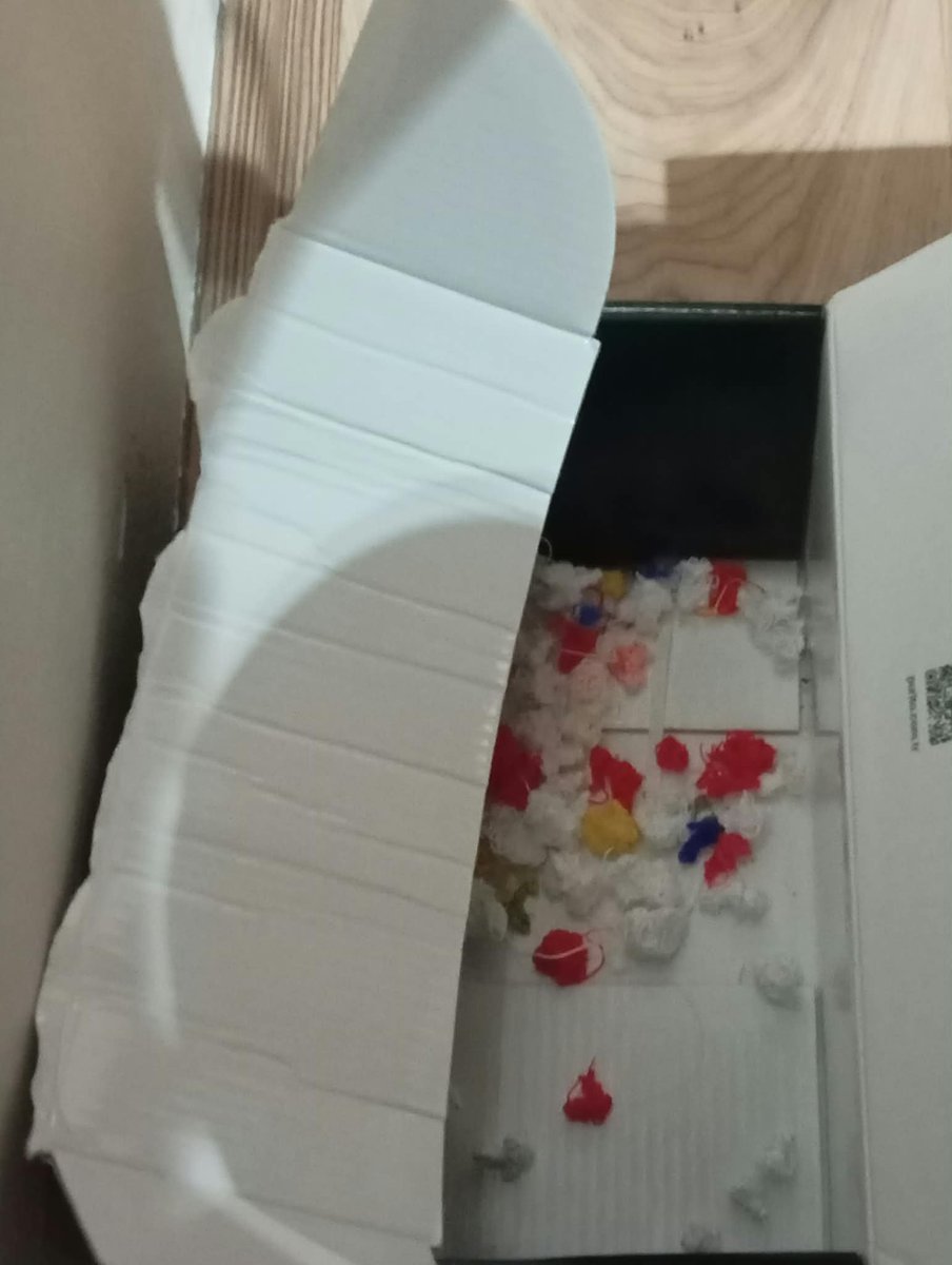 duhangunsel's tweet photo. Bambu A1'in arkasındaki “poop chute” kutum 💩 Python Pizza ayraçları basarken renk renk (kırmızı, mavi, sarı, beyaz) doldu. Şimdilik karton kutu kullanıyorum ama bunun daha şık bir çözümü var mı? Siz ne kullanıyorsunuz? Ya da önerisi olan var mı? 
@BambulabGlobal 
#MakerLife https://t.co/cT3cwCqHTQ