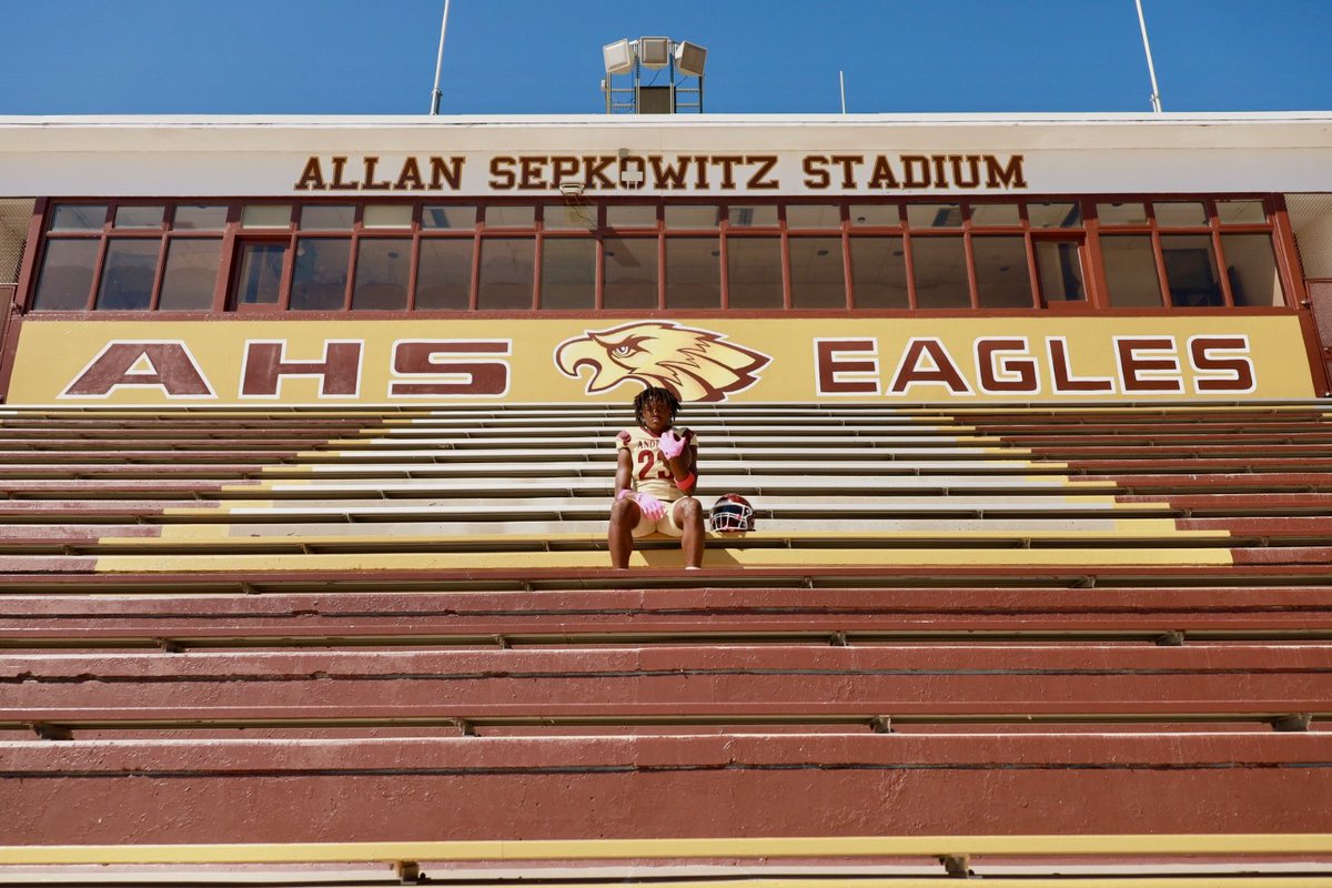 chrisparkeriii's tweet photo. A stadium full of history. A young athlete determined to write his own chapter. #23 🏈

#AndressEagles #ClassOf2029 #BuiltForGreatness #LegacyInProgress StudentAthlete NextGeneration TrustTheProcess @AndressFootball https://t.co/Jj28YGxecI