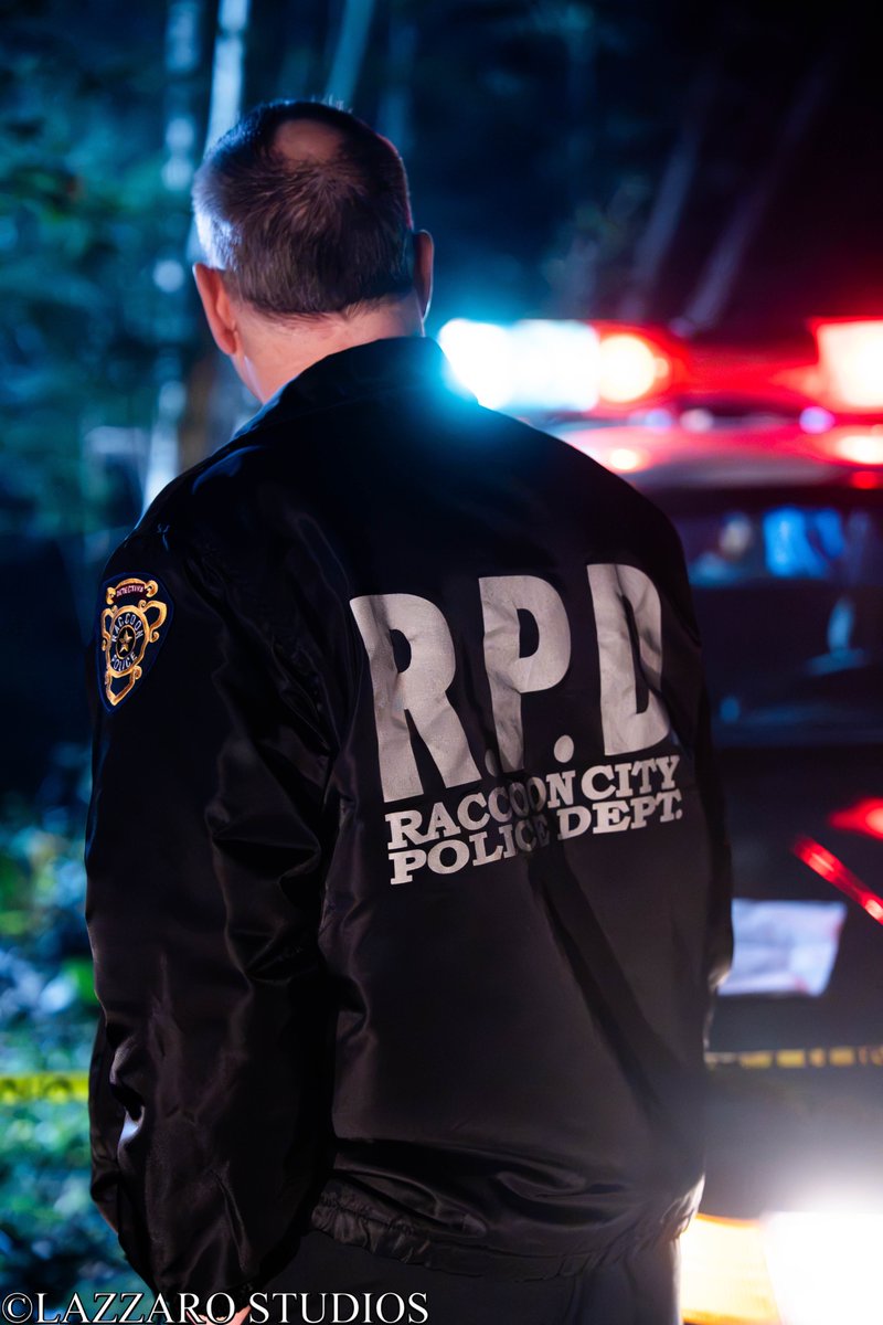 RENews_X's tweet photo. 🔥 [EXCLUSIVE] New Behind-the-Scenes Photos from the Resident Evil Fan Movie Original Sin: Prelude to Biohazard!

The movie is set before the events of the original Resident Evil (1996) and follows Chris Redfield, who receives a phone call from Billy Rabbitson, a childhood friend believed to have died in a plane crash years ago. Billy knows the truth behind the mysterious murders in the Arklay Mountains, leading Chris to launch an unauthorized investigation.

Inspired by the 1997 novella Biohazard: The Beginning, the movie also explores the S.T.A.R.S. Alpha and Bravo teams and the events leading up to the Spencer Mansion incident.

📌 Planned release schedule:
• Teaser - October 31, 2026
• Full trailer - End of 2026
• Movie release - March 27, 2027

🎬 Movie Production: @ROEnetwork 
📸 Photos: @LazzaroStudios 

More info: https://t.co/tmW7AMSgal