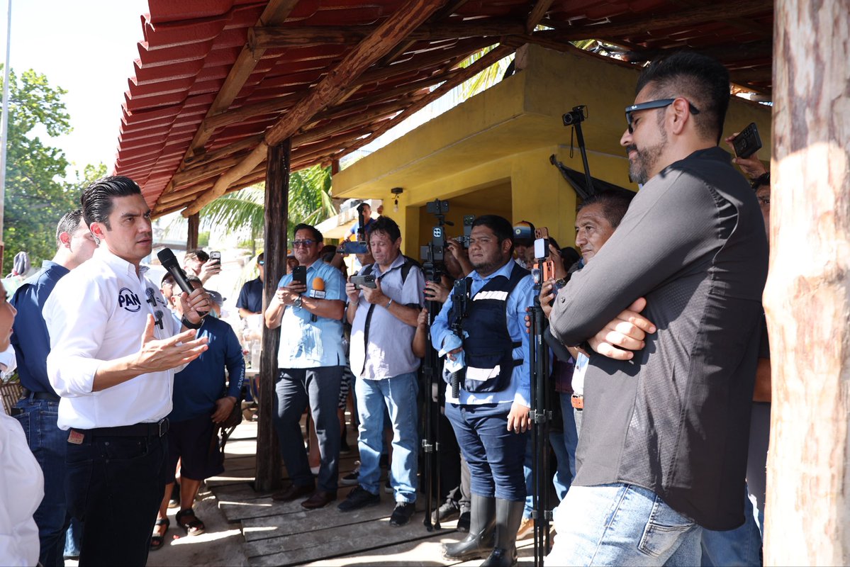 AccionNacional's tweet photo. ¡El sustento de las familias no puede quedar a la deriva!🌊

En rueda de prensa desde Playa del Carmen, nuestro presidente nacional, @JorgeRoHe, junto a @eLiasLixa, coordinador de @diputadospan, la senadora @MayuliMtzSimon, y el diputado federal @ErnestoSR_MX, abordó las afectaciones del sargazo a la actividad pesquera, una problemática que impacta directamente en el trabajo y sustento de quienes viven del mar.

Desde Acción Nacional hacemos un llamado a escuchar a los pescadores e impulsar soluciones concretas que protejan nuestras costas y fortalezcan la economía de las familias en Quintana Roo.

#PatriaFamiliaYLibertad
#DefendamosMéxico