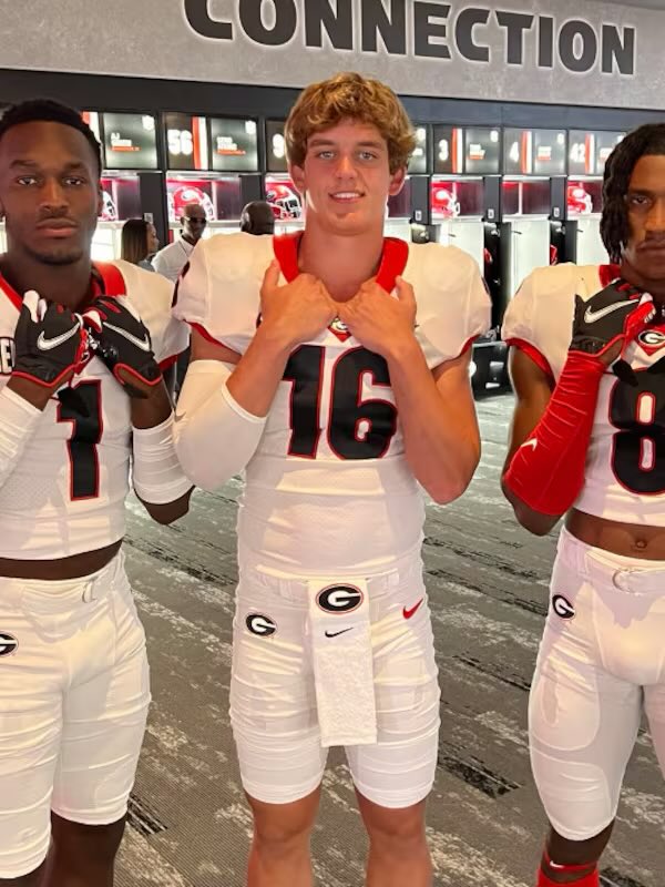 jontweetssports's tweet photo. Georgia really dodged three bullets &amp; ended up with a howitzer at QB https://t.co/kDWDNoVGBj