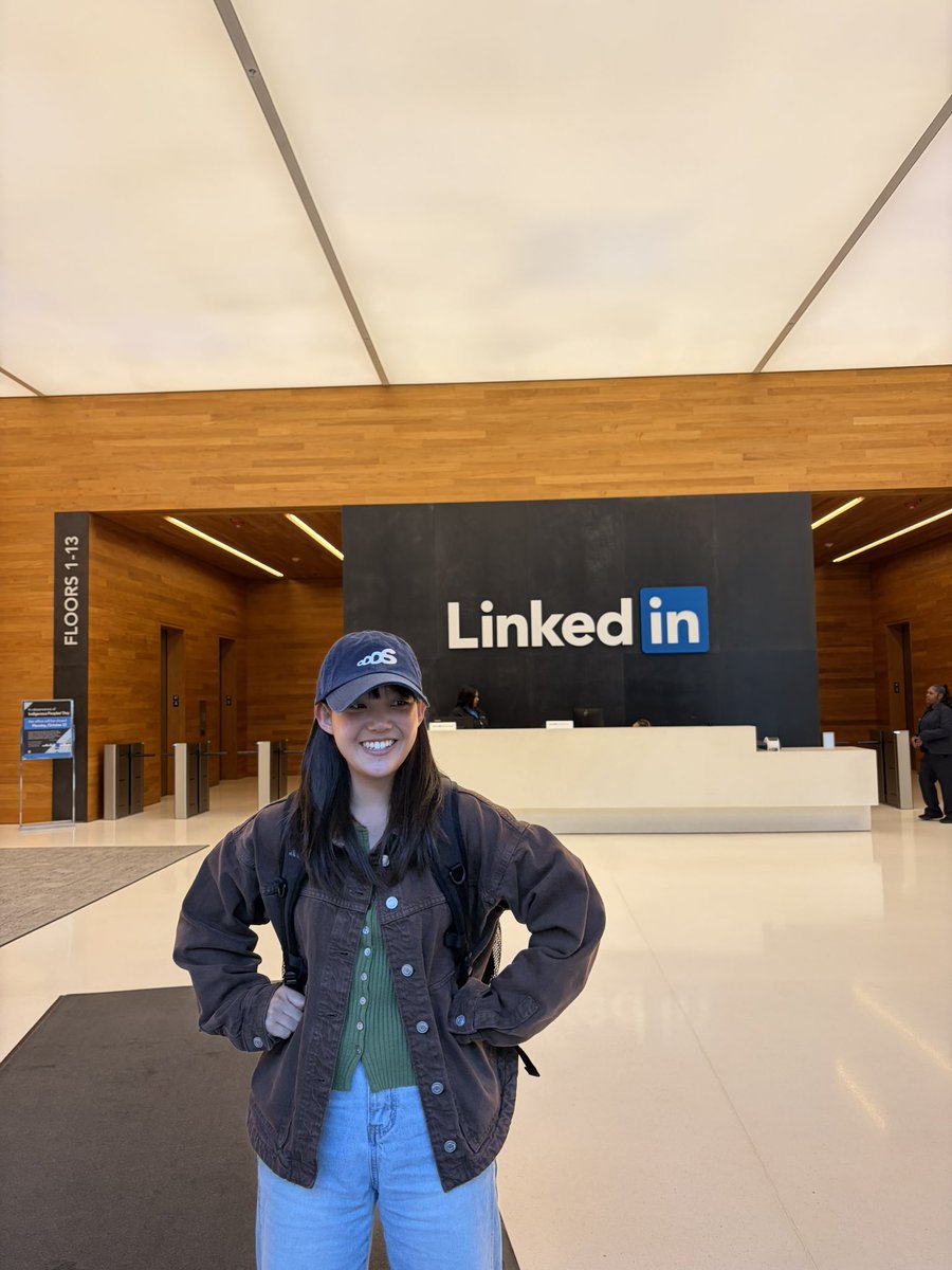 sunaiskorean's tweet photo. The sweet security guard offers to take my LinkedIn pics 🥹 https://t.co/WTmmDW3XIT