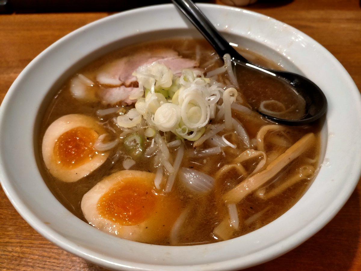 srkkramen's tweet photo. 高田馬場にあるさっぽろ羅偉伝はリピしたい店ランキングTOP5に入るv(・∀・*)🍜🍥都内で純連系は昔はちらほらあったが少なくなった https://t.co/x2rqCyVZA5