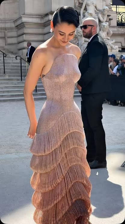 vogueishgirl's tweet photo. Schiaparelli couture https://t.co/NeOfoyGCWa