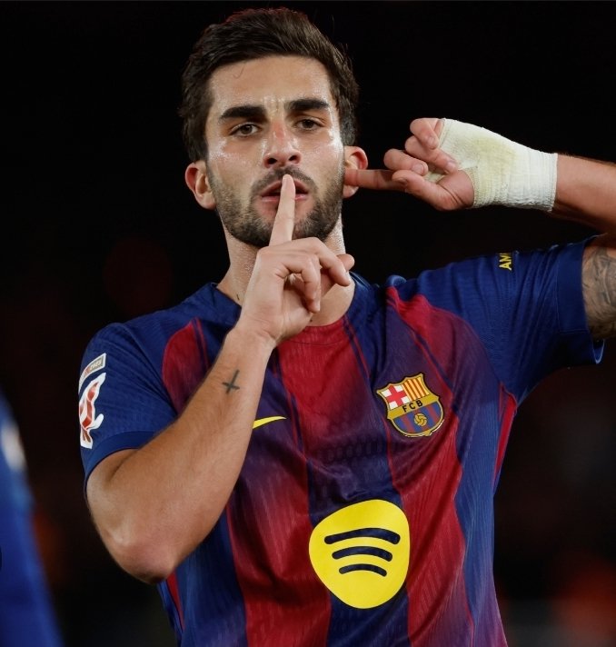 DatosSevillista's tweet photo. Juego para sevillismo y el @SevillaFC 

A ver quién es capaz de averiguar cuál de estos 4 fue sancionado / expulsado por esa celebración.

Es "muy difícil", eh... 

(Que poca vergüenza tiene el @CTARFEF ) https://t.co/OiEgCqLrN6