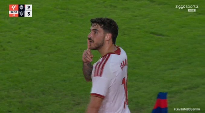 DatosSevillista's tweet photo. Juego para sevillismo y el @SevillaFC 

A ver quién es capaz de averiguar cuál de estos 4 fue sancionado / expulsado por esa celebración.

Es "muy difícil", eh... 

(Que poca vergüenza tiene el @CTARFEF ) https://t.co/OiEgCqLrN6