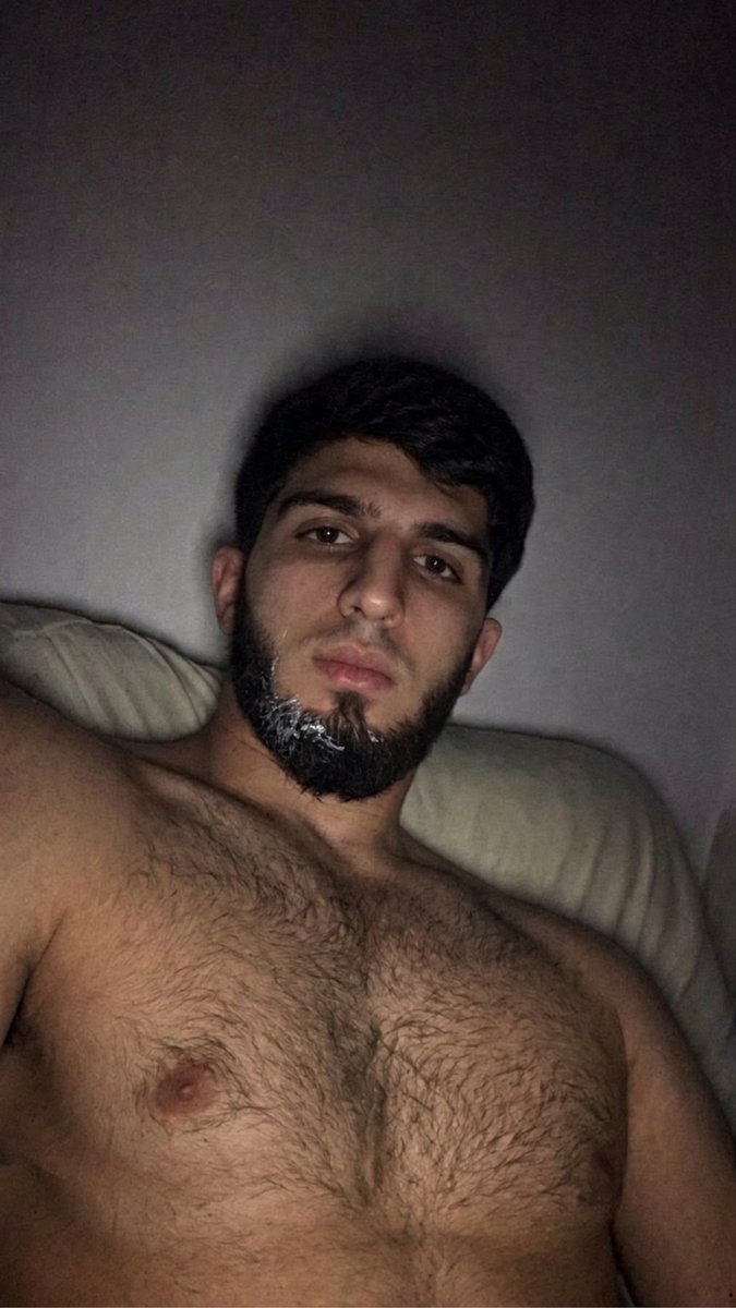 LevonKochyan's tweet photo. cum on my face 💦🌙 https://t.co/DfSbuqk3ea