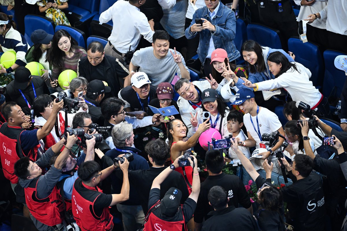 SteveTignor's tweet photo. Homecoming Queen(wen)

In Beijing, Zheng Qinwen showed again she’s at her best when she’s playing for her home fans—and trying to prove them wrong

At First Ball In (link in next tweet) https://t.co/EZtRupLzvf