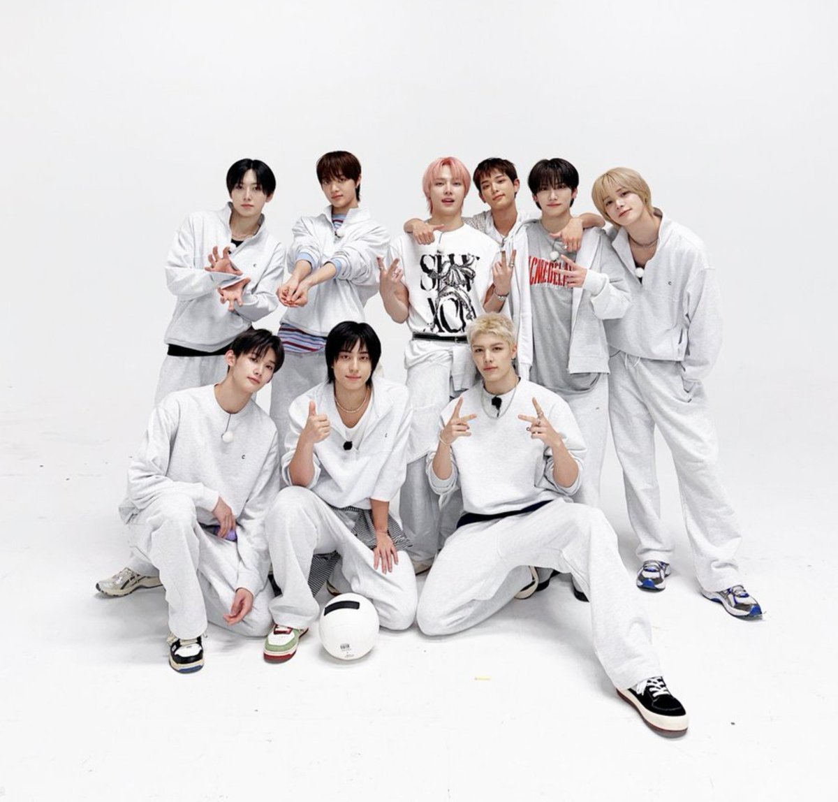 lune_and_taem's tweet photo. I vote #andTEAM for Fan’s Choice Male at #2026MAMAVOTE https://t.co/ObzMcKcfb8