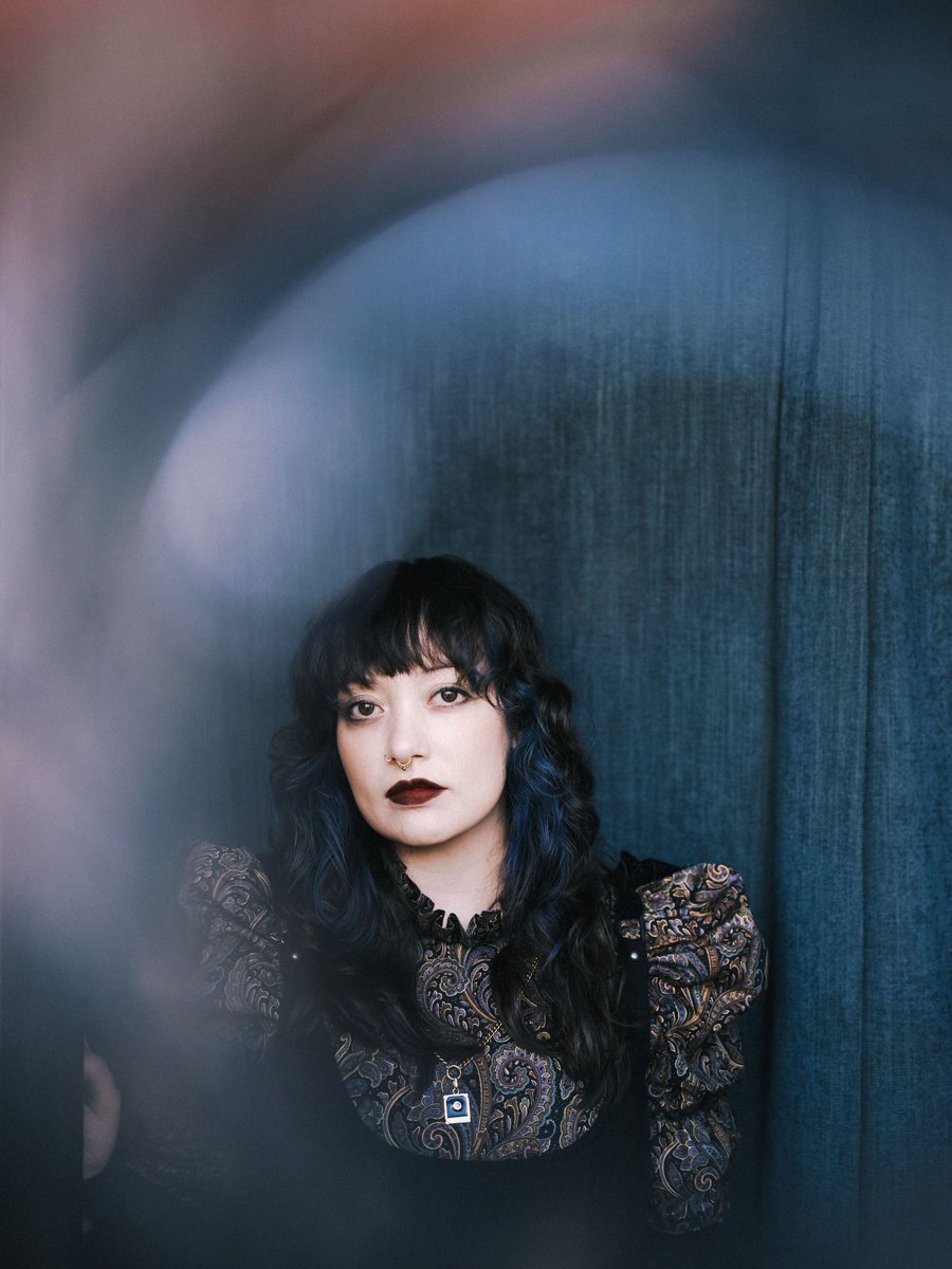 LinneMagazine's tweet photo. Un poco de rock brillante y mucha energía es lo que necesitas para comenzar la semana. Por eso te compartimos "Hunter I" de Alas de Liona. 🫶 Acá puedes darle play: 
https://t.co/mZIwtAAB9V https://t.co/38kC6VtEJC