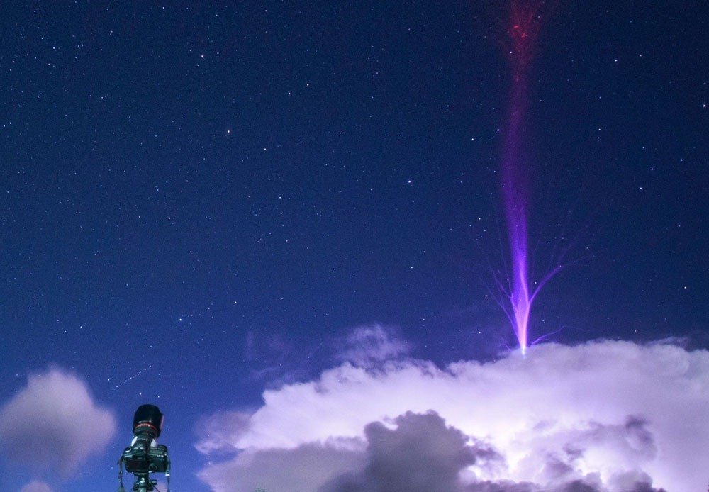 feuilleres's tweet photo. can't stop looking at pictures of transient luminous events https://t.co/3x8vcac8K6