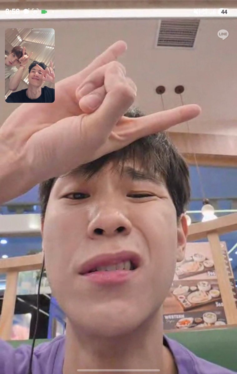 Just_forJu's tweet photo. Juju: “Sky, tell ur boyfie to stop asking my bf to talk about Antarai.”
Sky: “Ju, tell ur own boyfie cuz they keep calling eo at night just to talk about how to be antarai.”
Tay: “guys, let’s take a pic! do the Antarai pose okay”
Juju &amp; Sky: “BRO????”😒🙄 https://t.co/XnGkzfNEU4