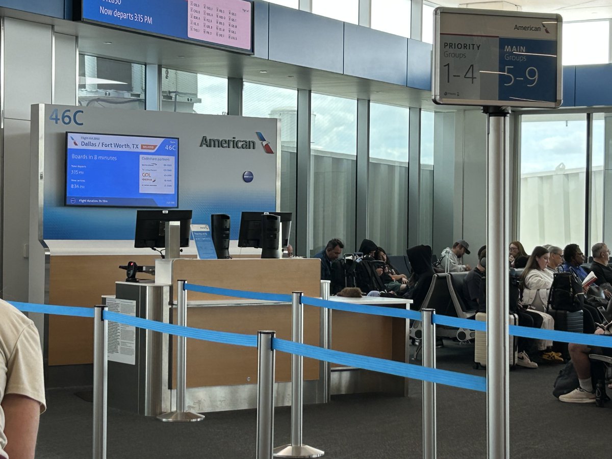 1AndreaConnolly's tweet photo. @AmericanAir AA2850. LAX>DFW. Departure notices 2:04pm, 230pm, 3:09pm, 4:19pm, 4:48pm, 4:00pm, 3:15pm. Gate changes 48A, 43, 46C in a terminal that’s a disaster. Boards don’t match but we rush back to 46C to find we don’t have a full flight crew!!! What the hell?! https://t.co/MonrMRbsNn