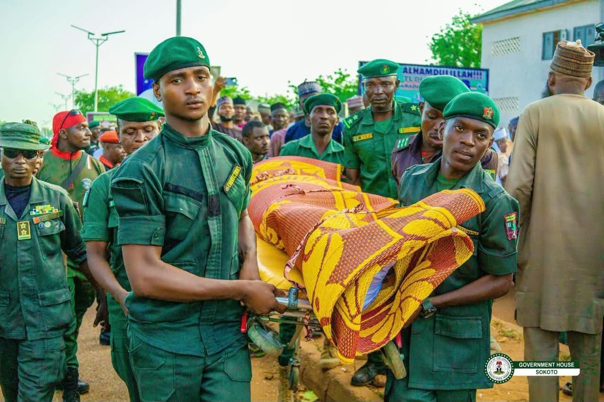 Ahmedaliyuskt's tweet photo. I joined other dignitaries and Muslim faithful in Tudun Wada, Sokoto South, to pay my final respects to the late Deputy Controller-General of the Nigerian Correctional Service, Dr. Muhammad Idris.

His passing is a profound loss to his family, Sokoto State and the nation, given his invaluable contributions to national service. I pray Almighty Allah forgives his shortcomings, accepts his good deeds and grants him Aljannatul Firdaus.

I also extend my heartfelt condolences to the families of other departed compatriots. May Allah grant all the deceased eternal rest and grant their bereaved families the fortitude to bear these irreparable losses. Ameen. -AAS
