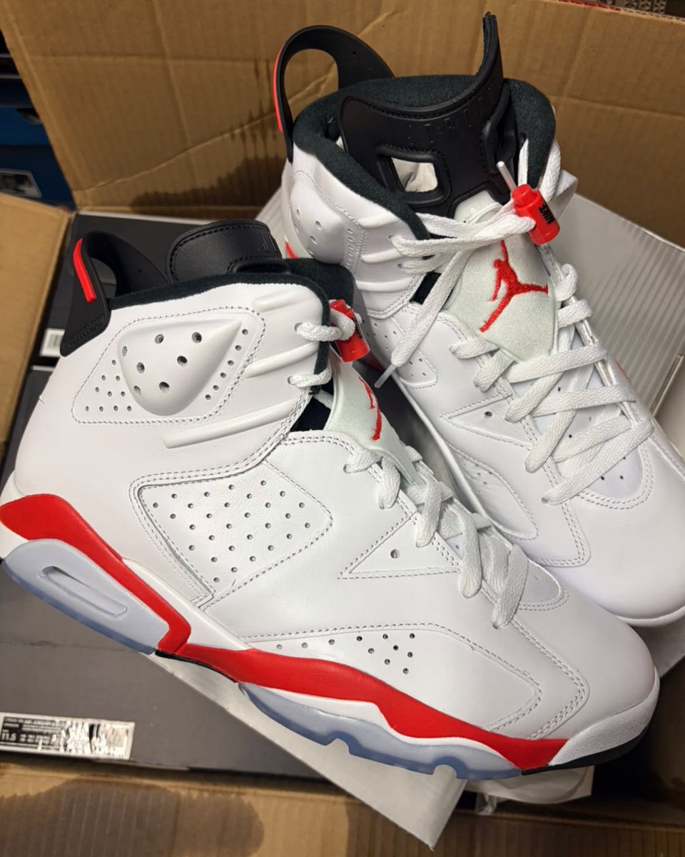 zSneakerHeadz's tweet photo. 2026 “White Infrared” Air Jordan 6 OG in-hand look!
Releasing on November 7th. #NIKEAIR 🔥🔥 https://t.co/J3vVLbT1D8