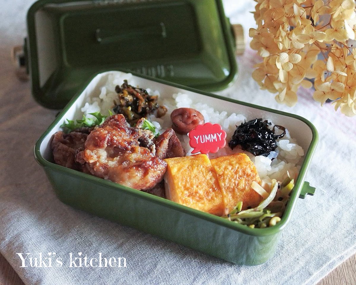 and_yukiman's tweet photo. ・
サラリーマン弁当♡

今週も暑くなる予報。。。
衣替えは
まだまだ
できそうにありませんわ😂

いってらっしゃ〜い♪

#お弁当 #愛妻弁当 #暮らし #サラメシ #昼食 #暮らしを楽しむ #丁寧な暮らし https://t.co/0044MNnGff