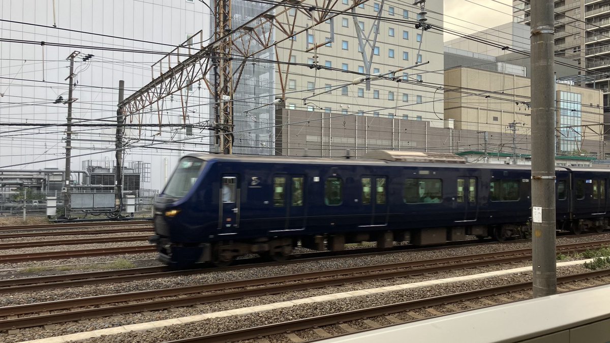 Doc_fS712's tweet photo. 今日は二俣川寄ってから都内へ

久々にケト線の桜木町行きに乗った。
データイムだと大船、磯子、蒲田の3択なので。
あと、相鉄直通線が鶴見に止まってくれれば乗り換えなしで行けるのに。。。
現実的に厳しいか https://t.co/9paUBwVmZZ