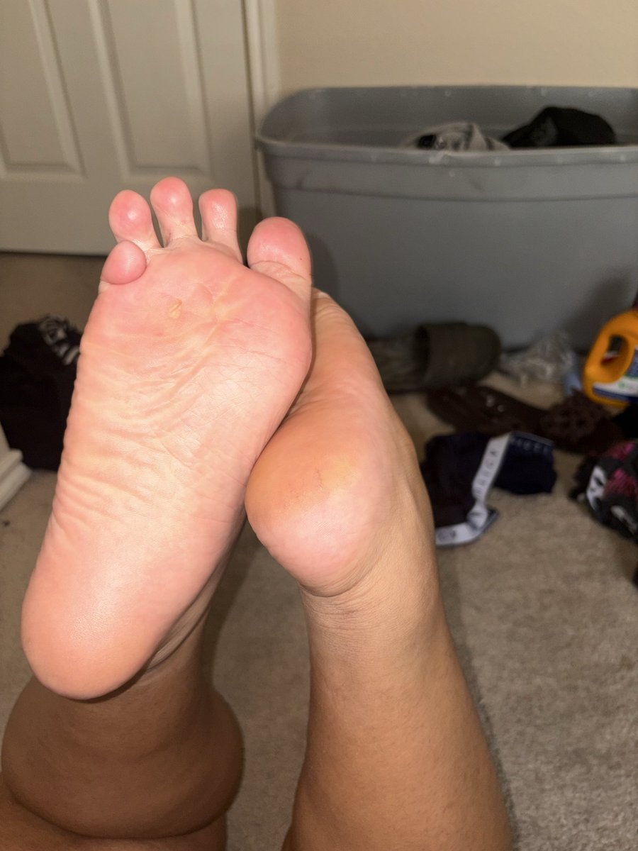 deliassins's tweet photo. lick between my toes 😽
#feet #bbw #slut #soles #chudai #gooner https://t.co/IWQktGNx4H