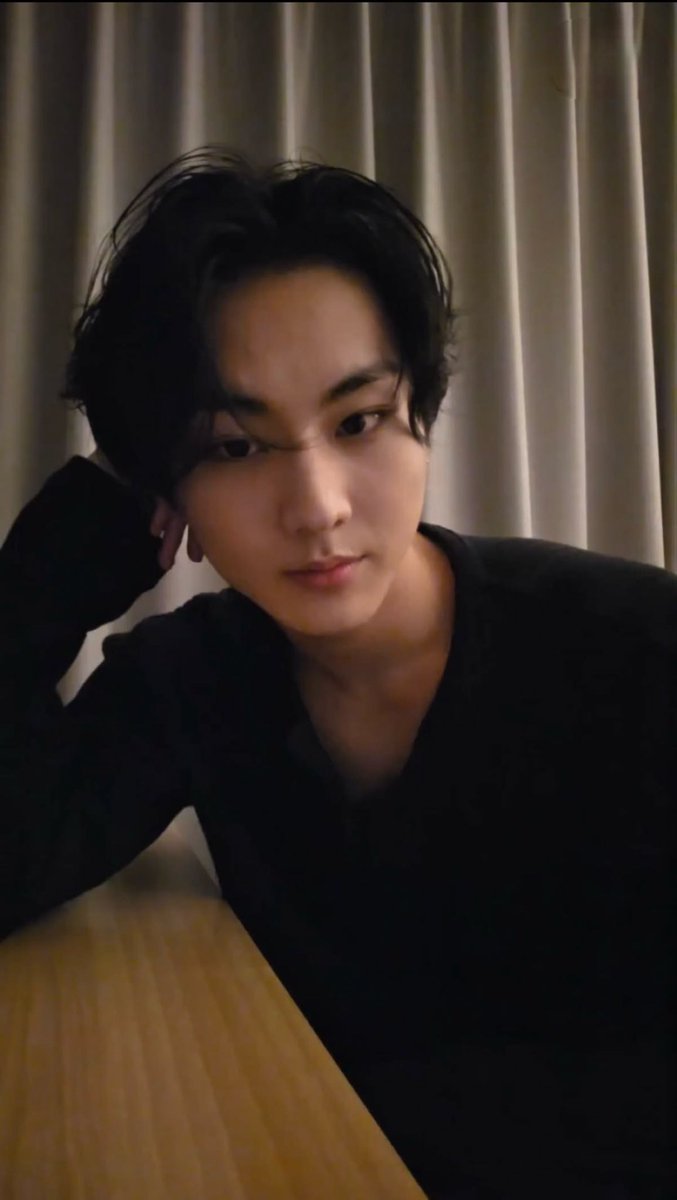 ywonikeu's tweet photo. you know its over when he does this https://t.co/4w9TFFPIBa