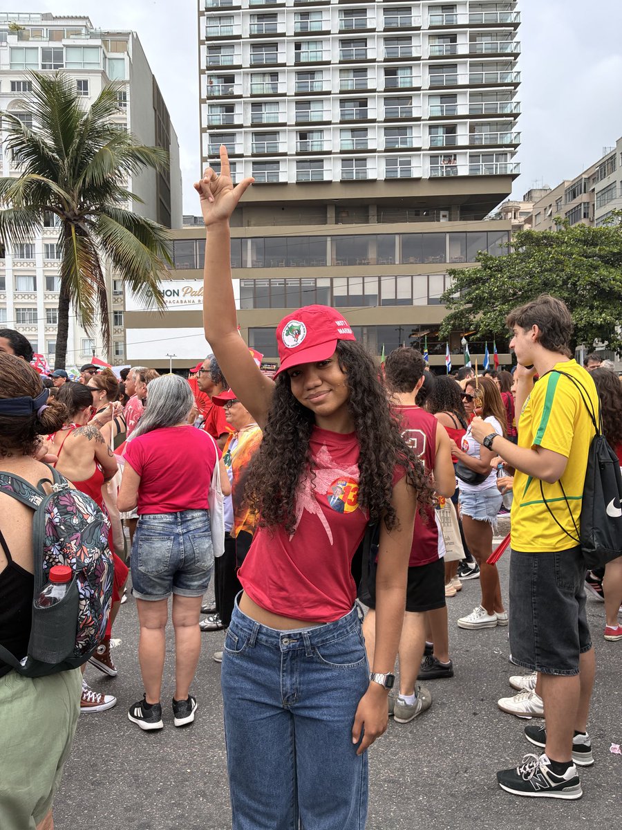 Isa_sillyebadu's tweet photo. #CopacabanaéLula avisem que dia 25 é #13 https://t.co/Yz66HGo50r