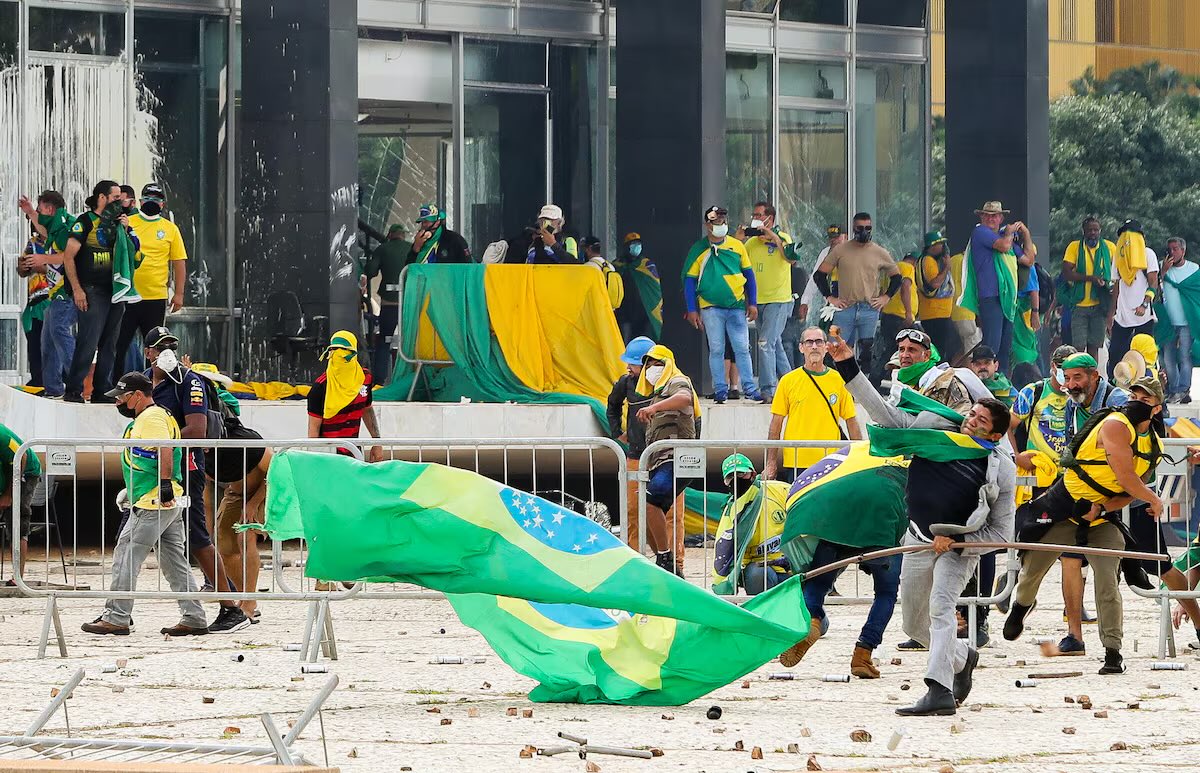 kakau_tr's tweet photo. E quem limpou isso daqui? https://t.co/XvzeXcciVf