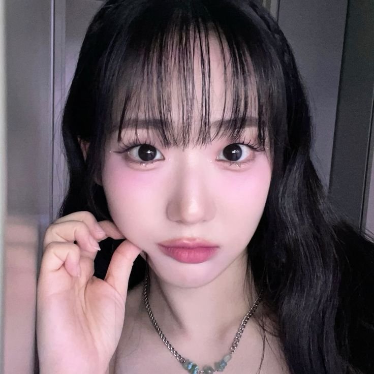 Seoyoeni's tweet photo. i found spring behind an old iron gate, then wore polka dots just to match the mood, 𓂋🪷..ᰍ a little pink, a little mischief, and a glimmer i could not keep to myself. some days feel like soft daydreams, and i think i will wander through this one with a smile and a secret. ♥︎ https://t.co/ukOR3bLY4v