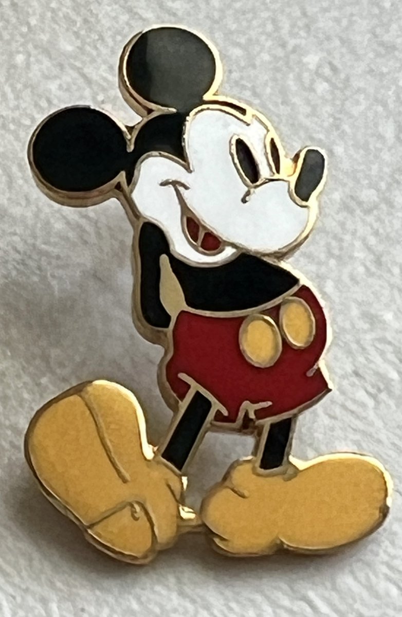 TeriE's tweet photo. OLD Disney Pin #MickeyMouse Arms Behind Back #VINTAGE90s BEFORE #Pintrading
https://t.co/BawGcoRzF7
#disneypinsforsale #raredisney #olddisney #disneycollectibles #vintagedisneypins #disneypintrading #disneypincollecting #disneysouvenirs #disneyparks #MickeyLover #enamelpins https://t.co/mYKJKrdWB0