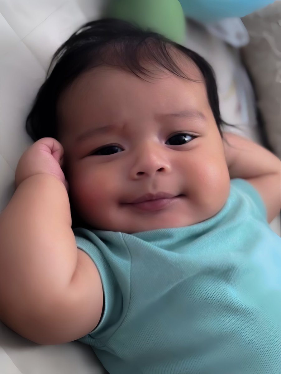dvskven's tweet photo. Primeiro dia das crianças do meu amor, feliz dia das crianças, que papai do céu continue abençoando e te protegendo sempre, que você cresça com muita saúde pra brincar, te ver crescendo com saúde e vendo você  descobrindo o mundo me deixa tão feliz, papai te ama mais que tud.🩵 https://t.co/vhhmrfQdLp
