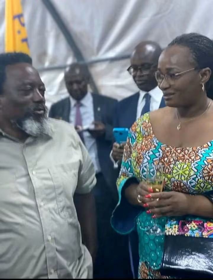 Alba_7mm's tweet photo. Des démissions en cascade à Kinshasa au sein du PPRD après que Joseph Kabila ait affiché ses ambitions de diriger un groupe armé https://t.co/U3K8Oc4fqY