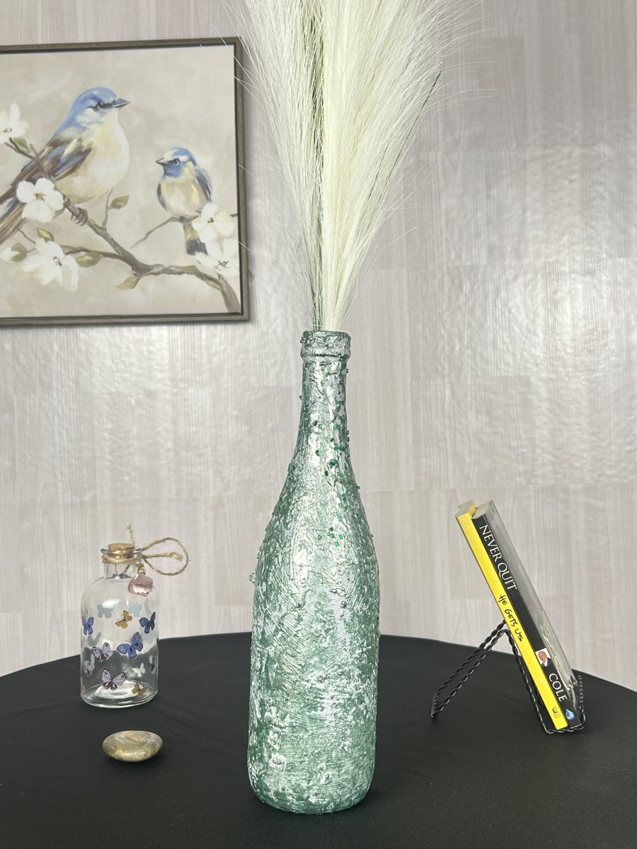 CharismaHomeDec's tweet photo. #DecorPoll
Which accessory are you going with to decorate this pretty & vibrant green vase? Perfect for adding a pop of color during the fall. Comment below to cast your vote!
A. With flowers
B. With pampas grass
#vases #homedecor #popofcolor #eclectic #artsy #vote #poll https://t.co/ckp3ZEpOO5