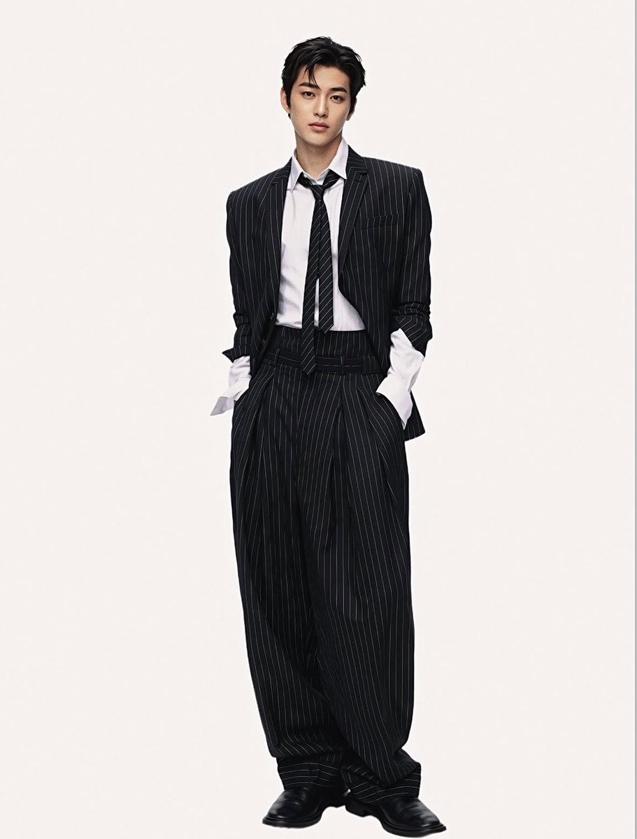 musicmostlyy's tweet photo. THE SUIT , THE FACE , THE MAN ,

#KEONHO https://t.co/pC5RjbUkpN
