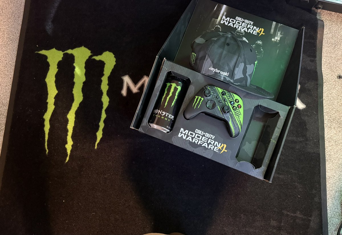TheJayBroski's tweet photo. Thank you to the GOATS @MonsterGaming for the care package. Already cracked open a can my fault 😂😂 (yes the custom monster rug is a flex 🕺🏽) https://t.co/LUFSTXabFI