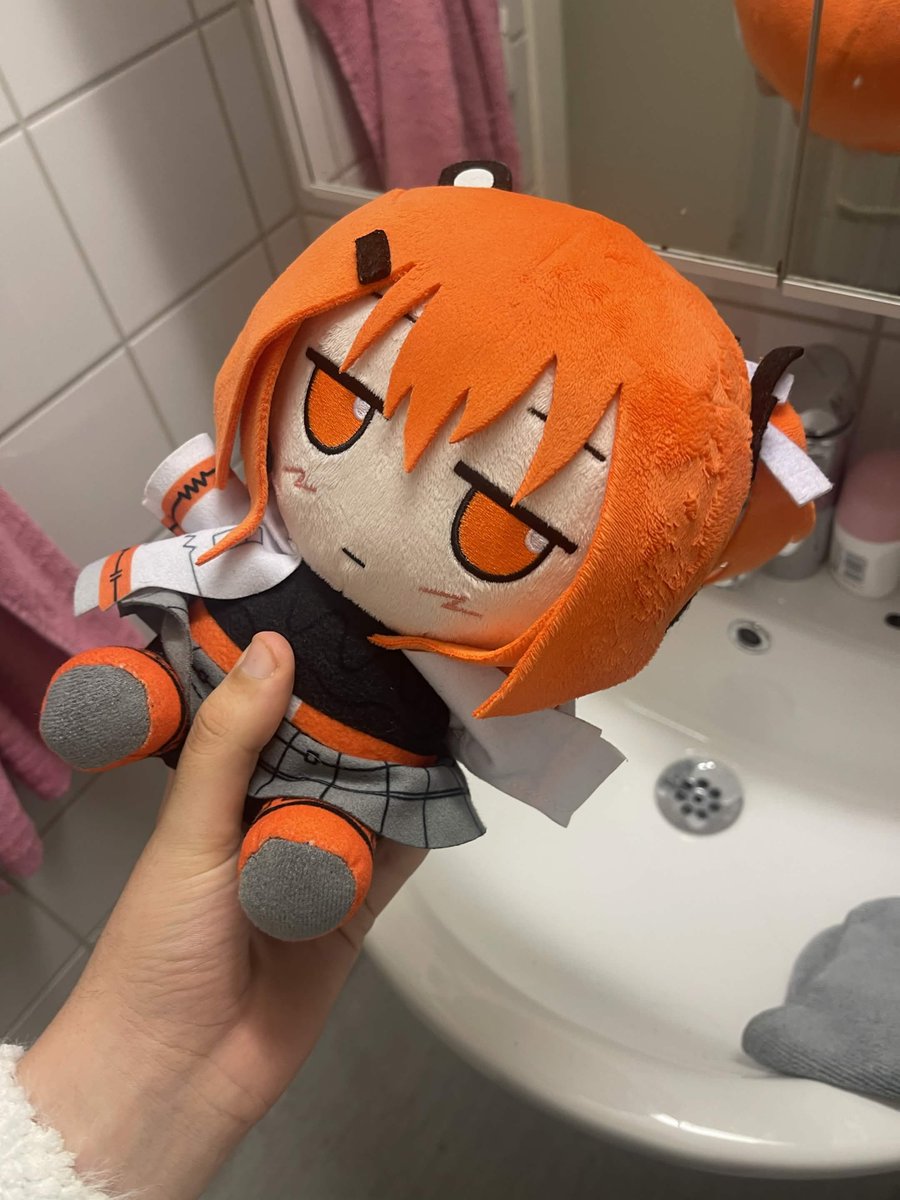 softblueish's tweet photo. Rei became a little dirt baby so I made sure to give her a bath, now she is on the drying rack upside down 😭🧡 https://t.co/orX3GSVWV1