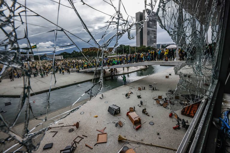 chuletodes's tweet photo. nao estarei tolerando qualquer mimimi sobre o “vandalismo” da manifestação de ontem https://t.co/TgwV1gludW