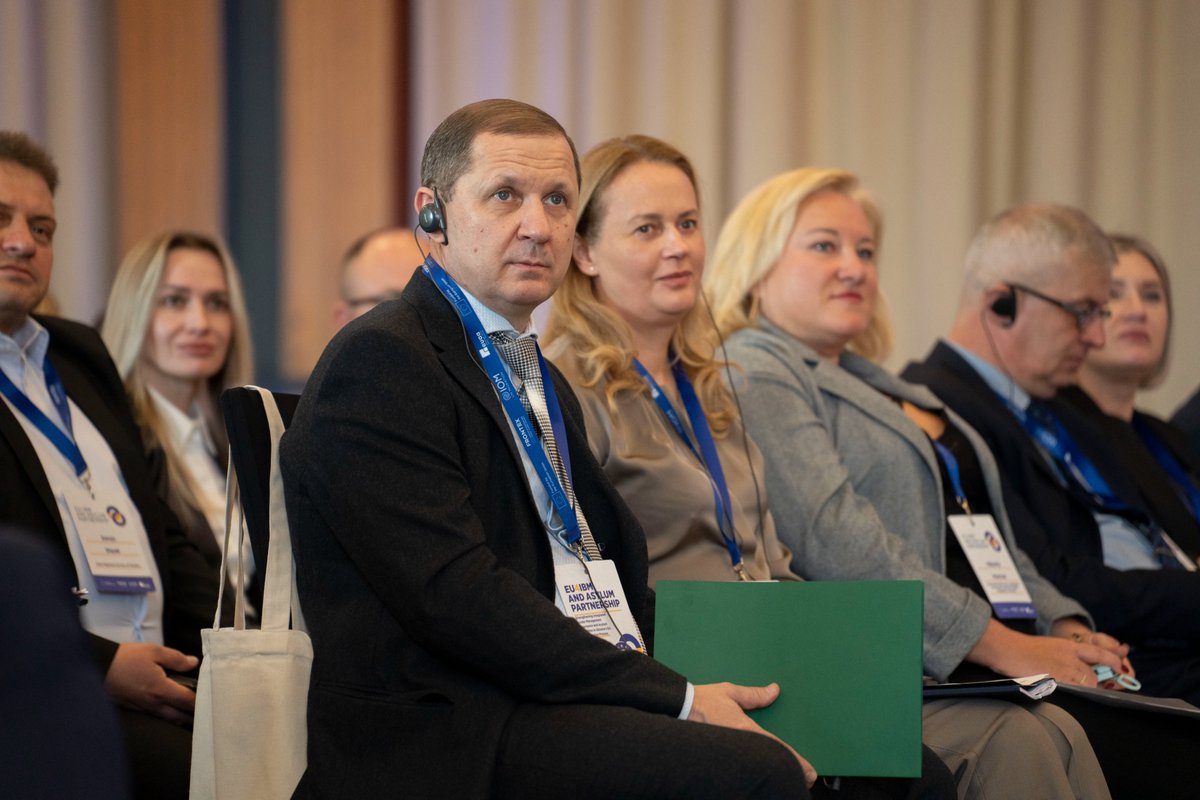 EUAM_Ukraine's tweet photo. Ukraine’s borders are frontlines in keeping the country connected despite war.
At the EU4IBM &amp; Asylum Partnership launch, EUAM Head @ctaylor_EUAM highlighted three priorities:
- Keep Ukraine connected
- Support its EU future
- Learn from each other to strengthen 🇺🇦and🇪🇺security https://t.co/hOFPSRyWa0
