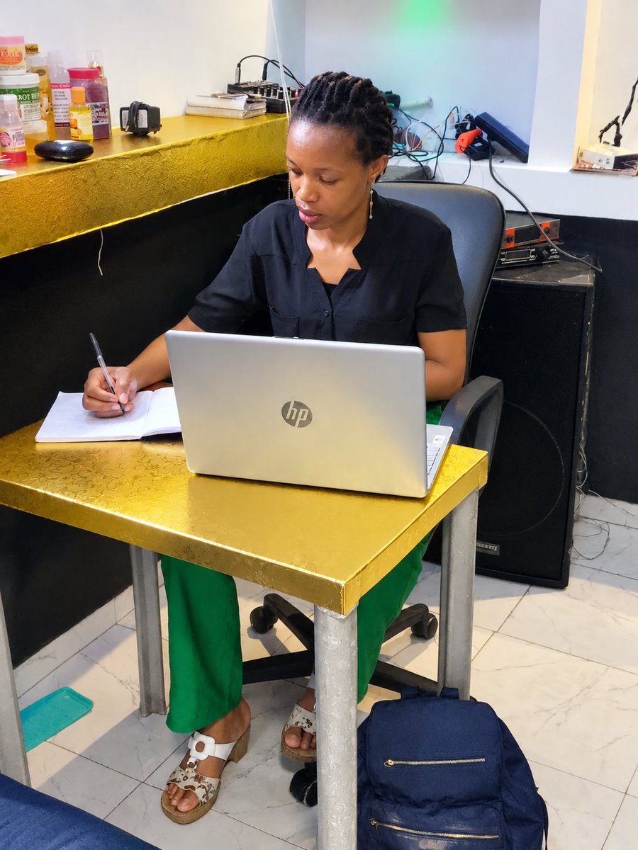 ChileemNwa83547's tweet photo. Day 5/15! 🎓🚀 Only 10 days to graduation!
Three months of learning, growth, and building my digital marketing skills. I'm just getting started! 💻✨
#Tech4Africans #TechCrushscholars #TechCrushgraduation https://t.co/R3AdFBaPTx