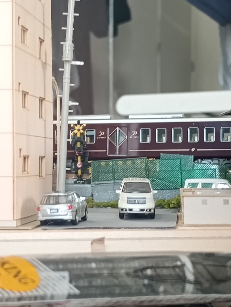 poncara's tweet photo. PRiVACEが朝の街を駆ける https://t.co/fdgEcx5Stj