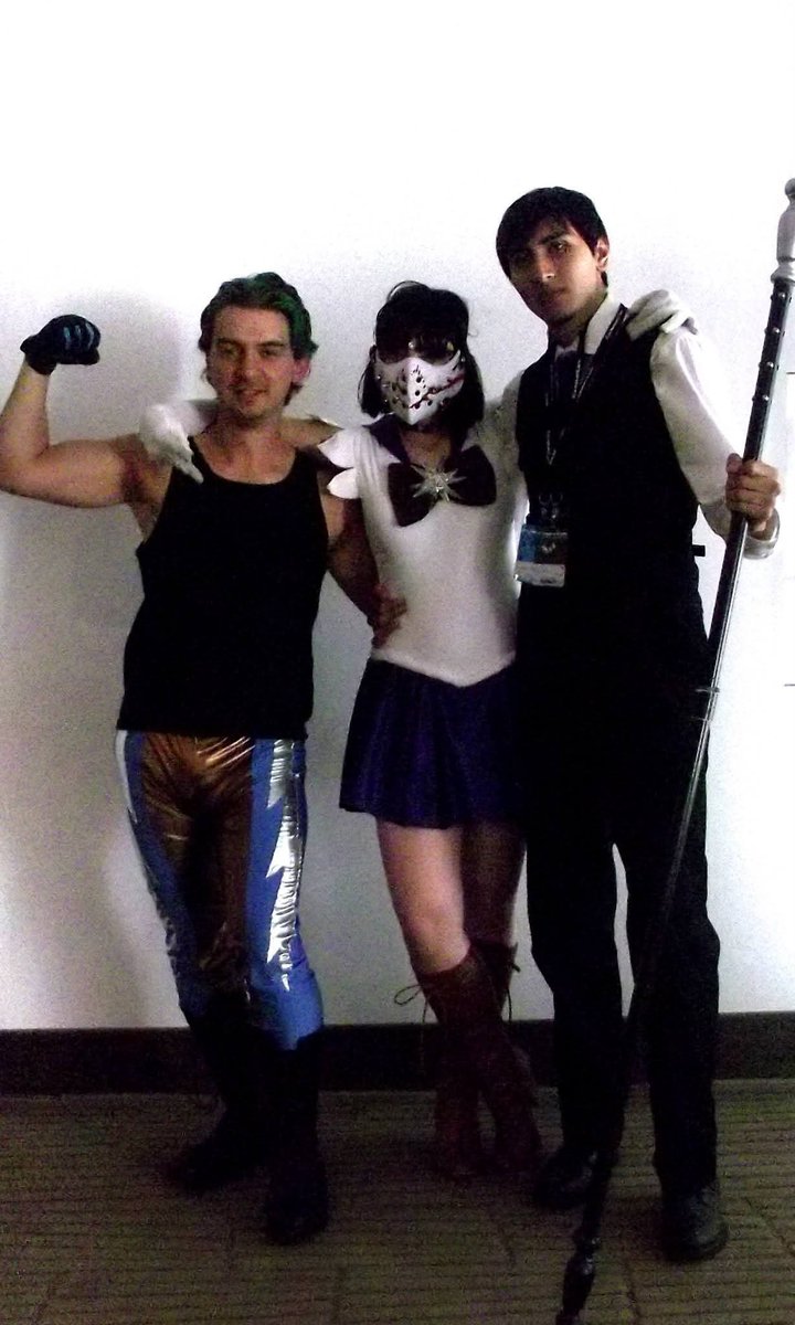 chrisperguidi's tweet photo. Young Topher Thomas (Chris perguidi ) possing with fans #perguidi #luchalibre https://t.co/FvTLkdLVc4