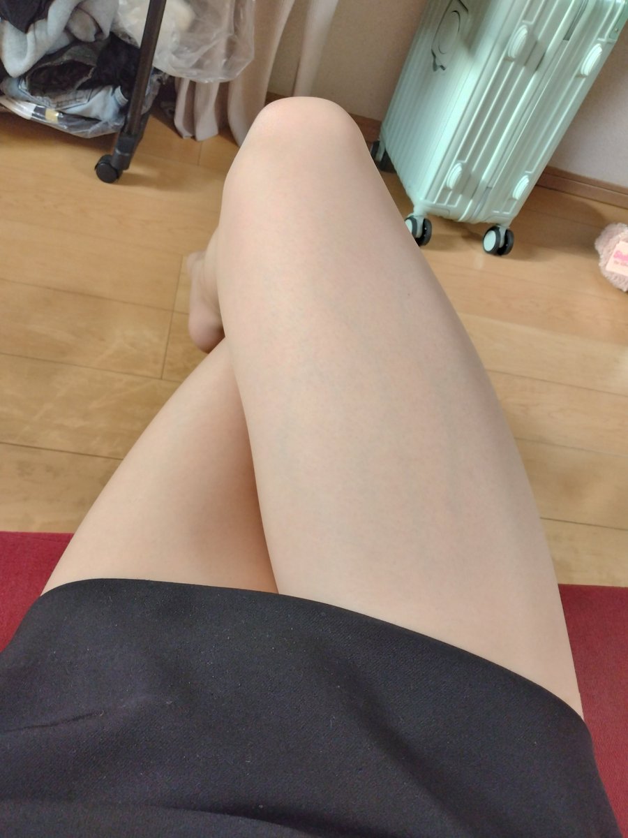 koi333335's tweet photo. おはよ☀️
今撮り📸です✨️

ベージュですがパッと見ナマ脚に…
ストッキングフェチの方には物足りないよね〰️

今週もよろしくお願いします🙇 https://t.co/x8zd0i6HyL