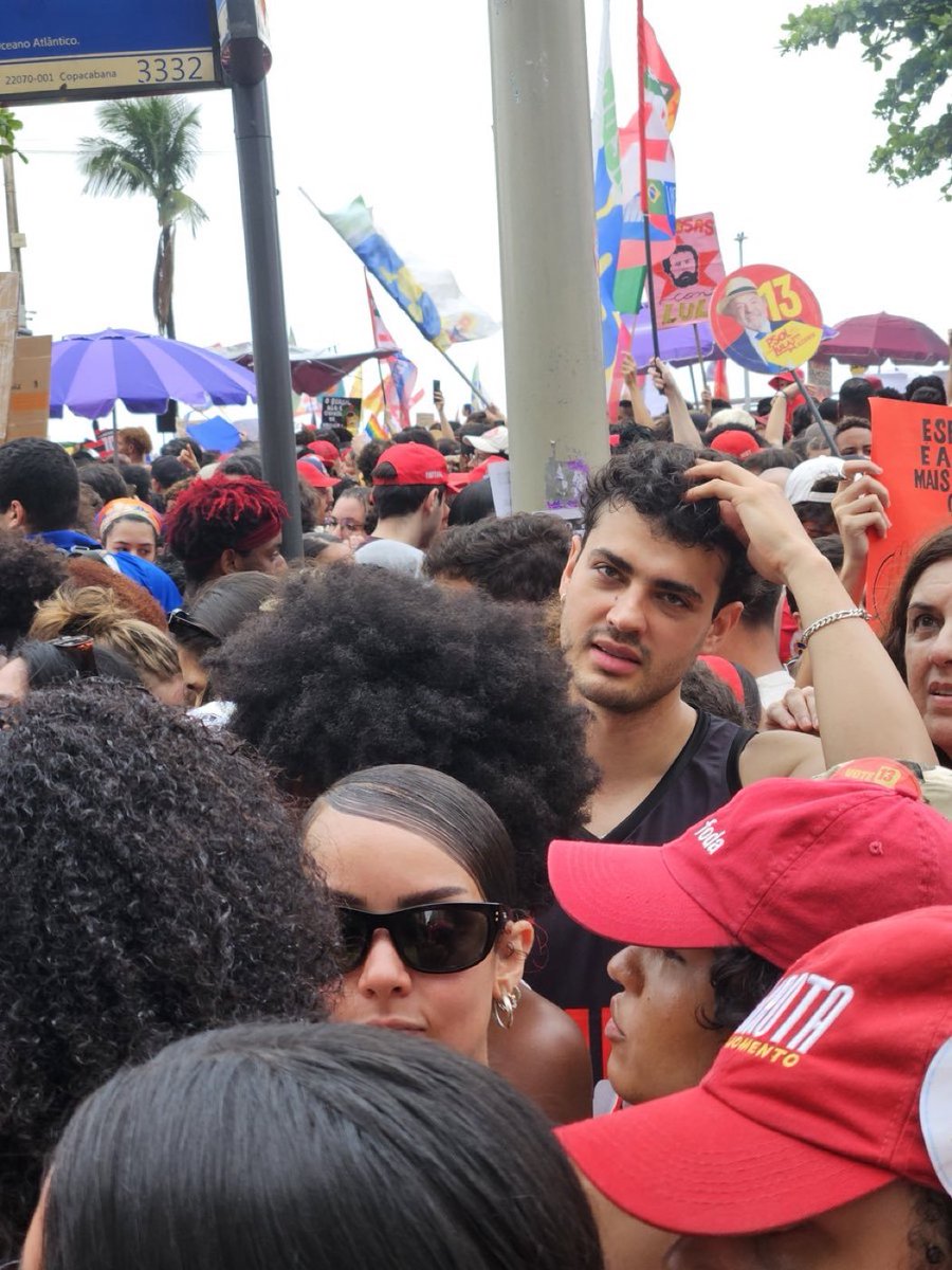 portalVSangue's tweet photo. Imagina ir para um ato a favor do Lula e sair de lá apaixonada? 😮‍💨

📸| @alinnecarter via X. https://t.co/CU2iBc0ZcI