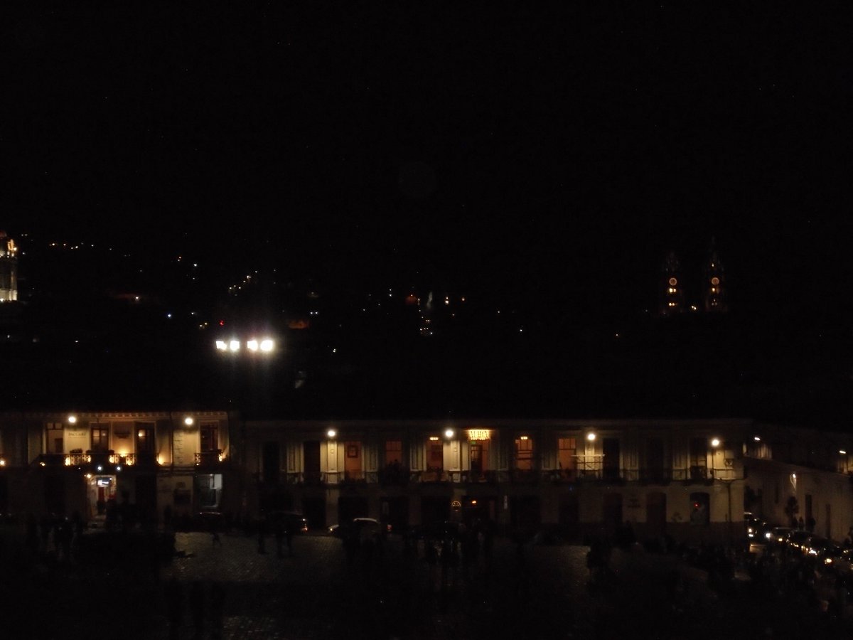 dalton_macas's tweet photo. Quito por la cámara https://t.co/5s4ACWkPWK