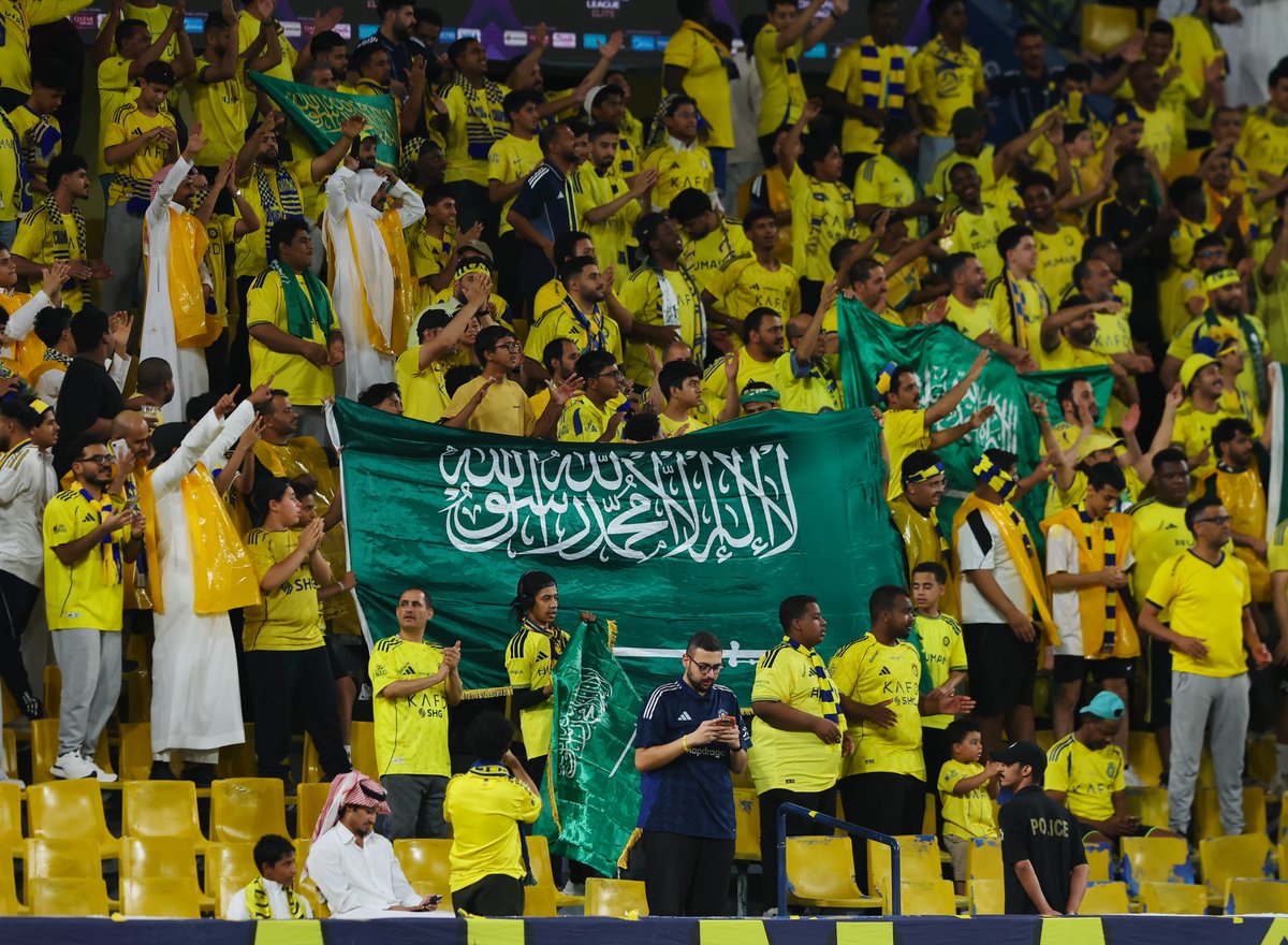 AlNassrFC's tweet photo. هبيل اللي يحسب أن السعودي يخاف
حنا ليا صـارت الأزمـات … ندقّ طبولنـا 🇸🇦 https://t.co/tmHW8wcGVj