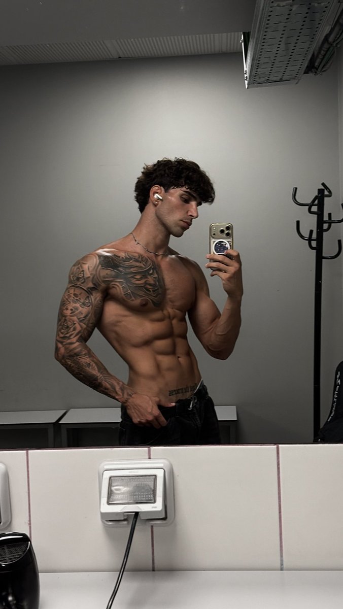 Lucat0032's tweet photo. Che si fa dopo palestra? https://t.co/4UjWRYaIjX