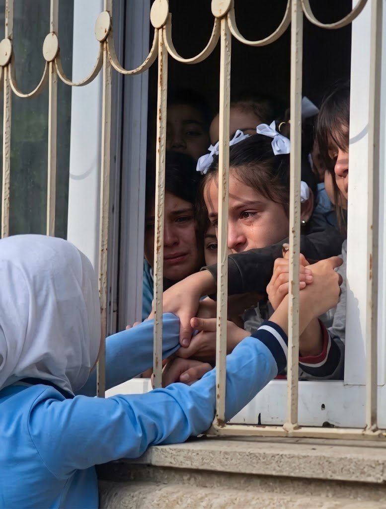 havvaepli00's tweet photo. Sanma bu tekerlek kalır tümsekte Yarın, elbet bizim, elbet bizimdir Gün doğmuş,gün batmış, ebed bizimdir!
#BaşörtüsüAllahınemridir https://t.co/jb0HL3B6C4