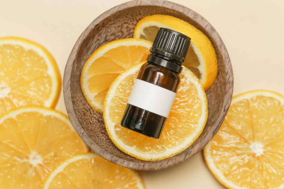 ANationOfMoms's tweet photo. My favorite Fall essential oils https://t.co/HJEX3d9xIW #essentialoils #fallessentialoils #CozyMood #naturalliving https://t.co/T3fYWh1rHZ