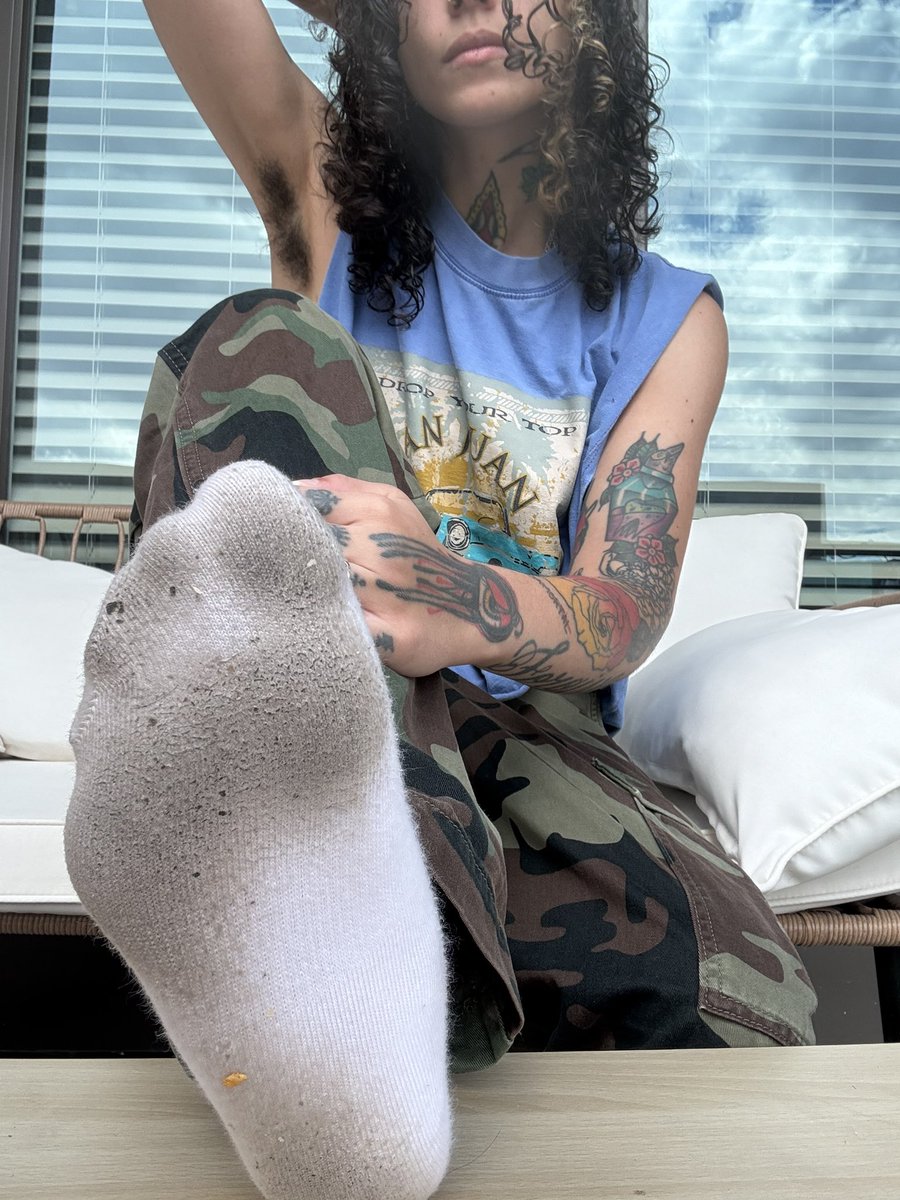Masterr_sage's tweet photo. stinky socks for your monday 🧦
#findom #feet #master #humiliation #armpit https://t.co/pt0G2tl0mB