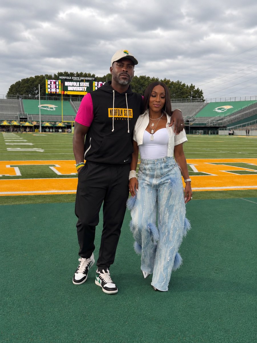 wavecheckers's tweet photo. Michael Vick &amp; his wife at the Norfolk State University Homecoming 💚💛 https://t.co/n0WSGN079H