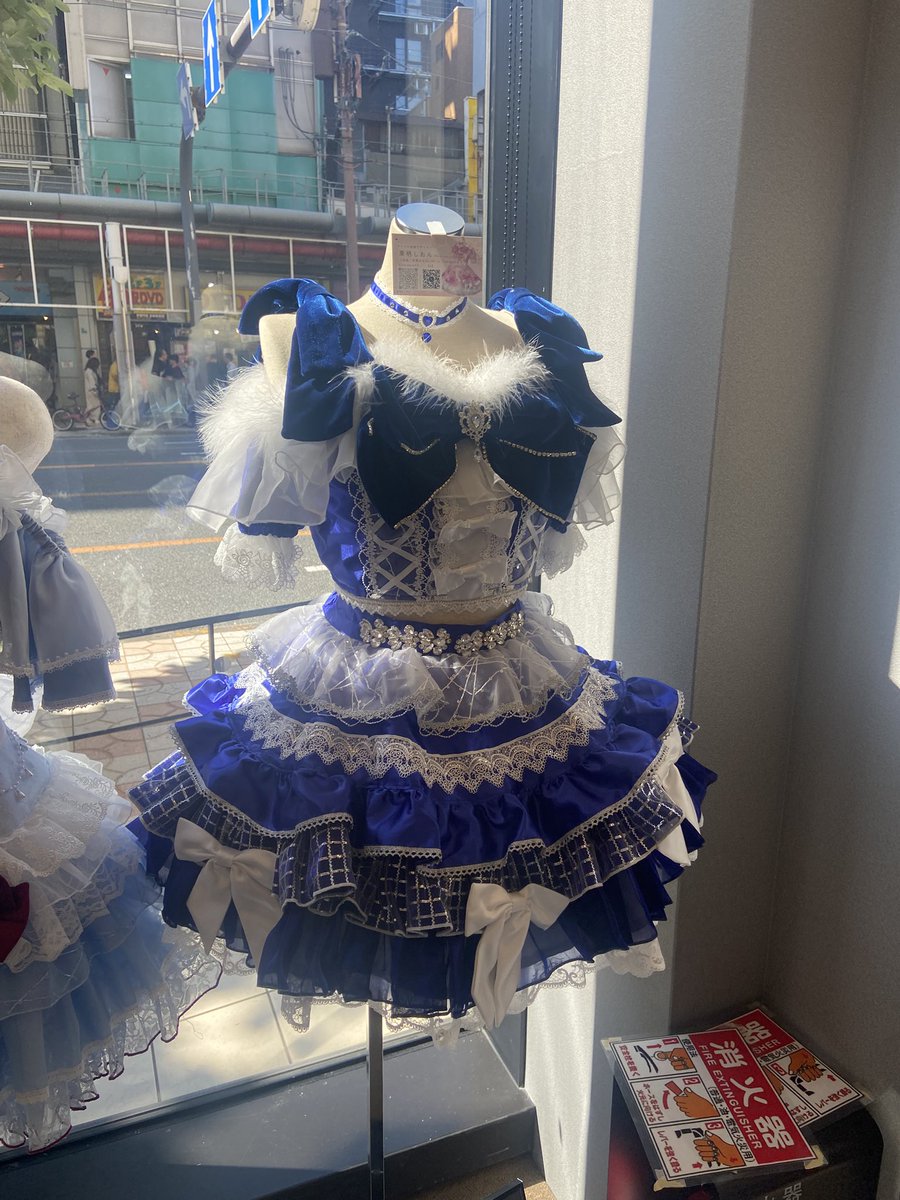 lp_riru's tweet photo. ヒロイン日和さんの展示会行ってきた(-_-)zzzだいすきならんちゅの衣装があってテンション🆙💕💕💕💕 #ヒロイン日和  #アイドル衣装 https://t.co/Pds6hOxDSY