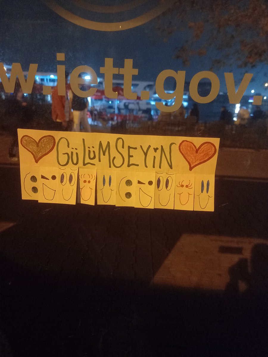 Goncagulshn's tweet photo. Kadıköyde herhangi bi durak 🙂💅 https://t.co/eYyK50qF7C